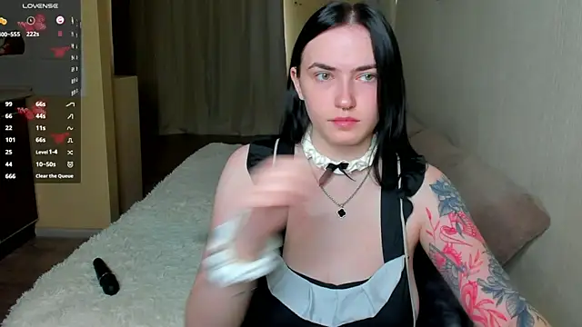 Snapshot of Witch_Lady chatting on 06/17/26, 06:05 Witch Lady online show from 06/17/26, 06:05