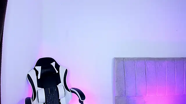 Snapshot of baby_kaliope chatting on 10/26/25, 06:30 baby kaliope online show from 10/26/25, 06:30