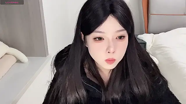 Snapshot of Q-ing chatting on 12/03/24, 04:14 Q-ing online show from 12/03/24, 04:14