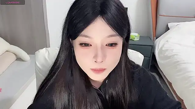 Snapshot of Q-ing chatting on 12/09/24, 01:45 Q-ing online show from 12/09/24, 01:45