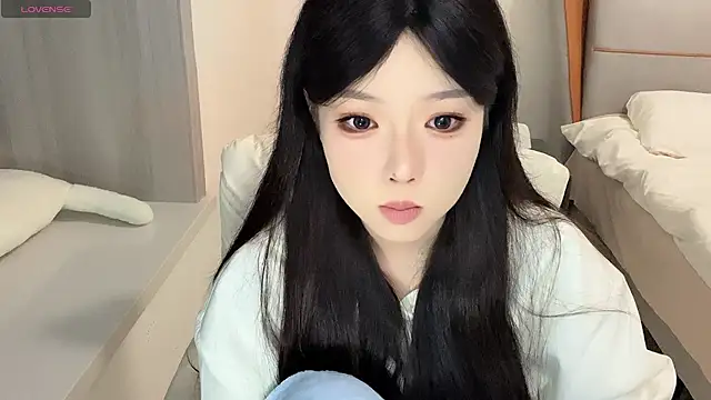 Snapshot of Q-ing chatting on 12/31/24, 03:31 Q-ing online show from 12/31/24, 03:31