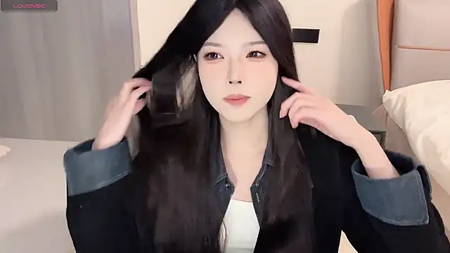 Snapshot of Q-ing chatting on 01/03/25, 12:41 Q-ing online show from 01/03/25, 12:41