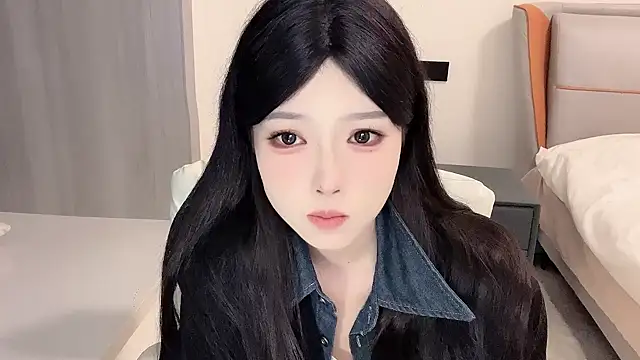 Snapshot of Q-ing chatting on 01/03/25, 03:44 Q-ing online show from 01/03/25, 03:44