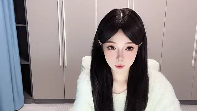 Snapshot of Q-ing chatting on 10/15/25, 01:44 Q-ing online show from 10/15/25, 01:44