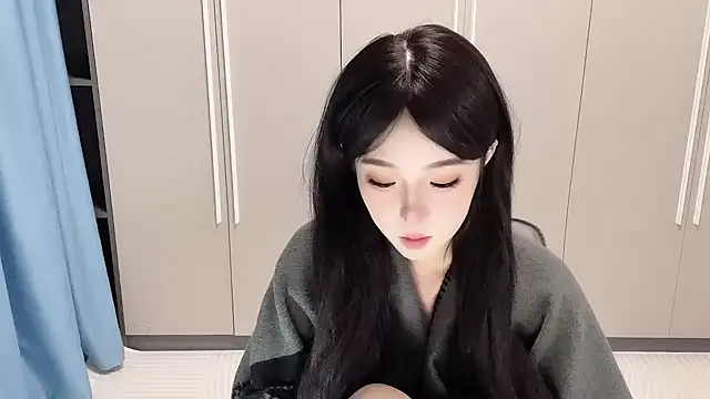 Snapshot of Q-ing chatting on 11/04/25, 12:48 Q-ing online show from 11/04/25, 12:48