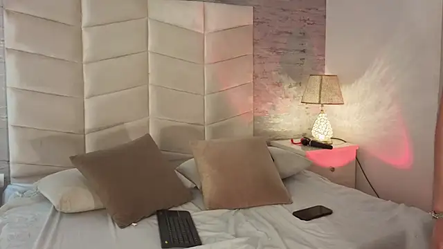 Luisa0110 online show from 02/25/26, 05:00