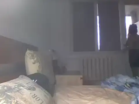 Snapshot of MaxWellas6 chatting on 11/17/25, 01:28 MaxWellas6 online show from 11/17/25, 01:28