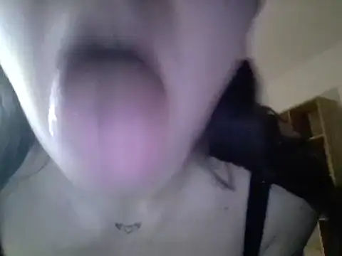 Snapshot of MaxWellas6 chatting on 12/23/25, 07:06 MaxWellas6 online show from 12/23/25, 07:06