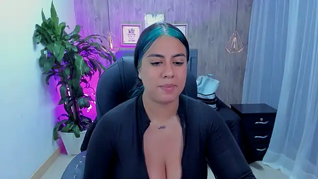 Snapshot of Xisu_ chatting on 12/12/24, 03:43 Xisu online show from 12/12/24, 03:43