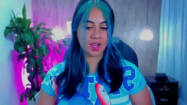 Snapshot of Xisu_ chatting on 12/19/24, 10:24 Xisu online show from 12/19/24, 10:24