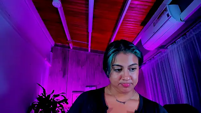 Snapshot of Xisu_ chatting on 02/02/25, 03:43 Xisu online show from 02/02/25, 03:43