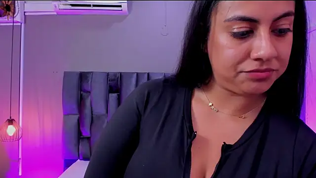 Snapshot of Xisu_ chatting on 02/06/25, 03:37 Xisu online show from 02/06/25, 03:37