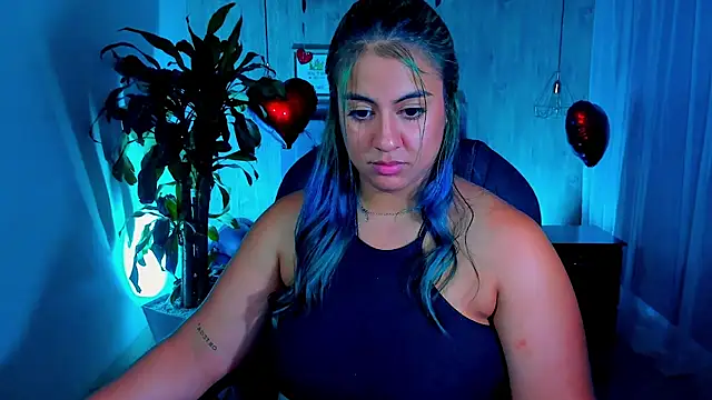 Snapshot of Xisu_ chatting on 02/13/25, 08:59 Xisu online show from 02/13/25, 08:59