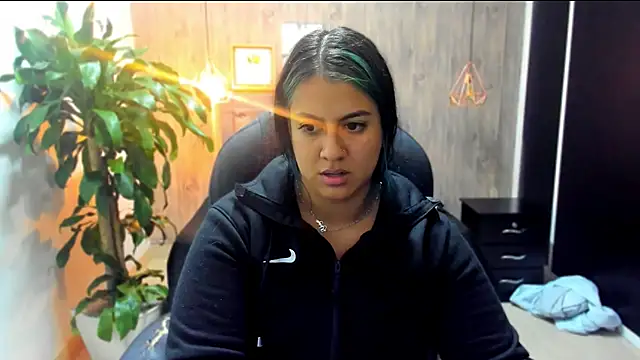 Snapshot of Xisu_ chatting on 02/19/25, 03:50 Xisu online show from 02/19/25, 03:50