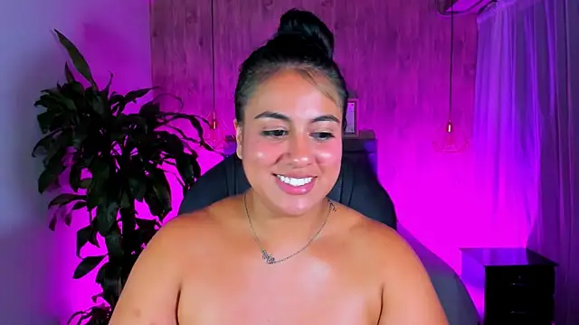 Snapshot of Xisu_ chatting on 02/22/25, 09:56 Xisu online show from 02/22/25, 09:56