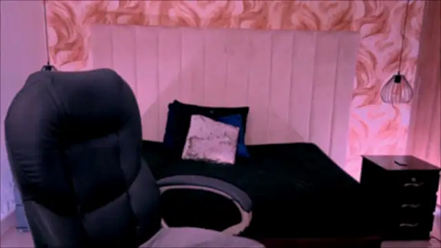 Snapshot of Xisu_ chatting on 04/12/26, 04:39 Xisu online show from 04/12/26, 04:39