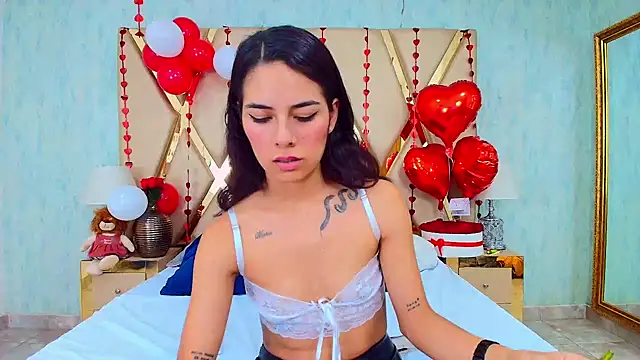 Snapshot of NicoleEsposito chatting on 02/15/25, 04:14 NicoleEsposito online show from 02/15/25, 04:14