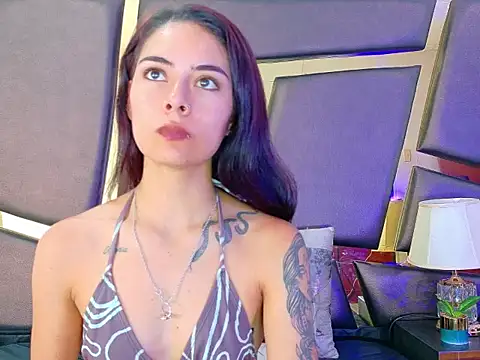 Snapshot of NicoleEsposito chatting on 09/27/25, 12:54 NicoleEsposito online show from 09/27/25, 12:54