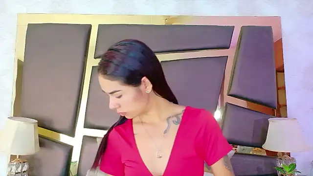 Snapshot of NicoleEsposito chatting on 10/01/25, 01:06 NicoleEsposito online show from 10/01/25, 01:06