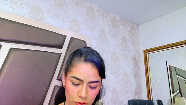 Snapshot of NicoleEsposito chatting on 06/03/26, 02:33 NicoleEsposito online show from 06/03/26, 02:33