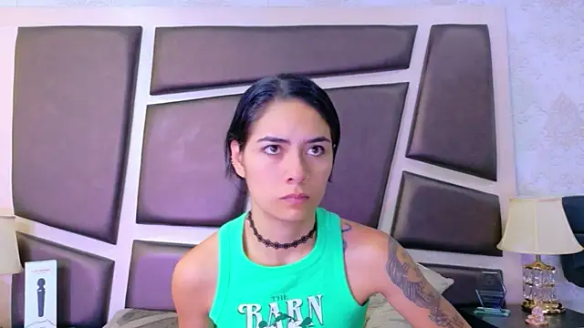 Snapshot of NicoleEsposito chatting on 06/18/26, 01:48 NicoleEsposito online show from 06/18/26, 01:48