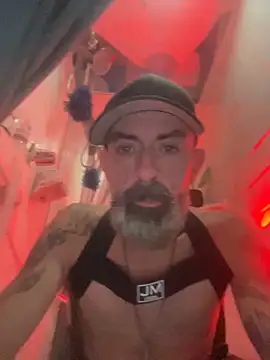 Snapshot of HandyBro chatting on 11/18/25, 09:30 HandyBro online show from 11/18/25, 09:30