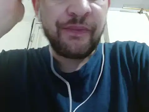 Snapshot of camiloking1720 chatting on 12/13/24, 02:43 camiloking1720 online show from 12/13/24, 02:43