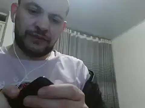 Snapshot of camiloking1720 chatting on 01/12/25, 03:39 camiloking1720 online show from 01/12/25, 03:39