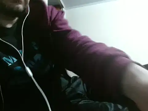 Snapshot of camiloking1720 chatting on 02/19/25, 09:36 camiloking1720 online show from 02/19/25, 09:36