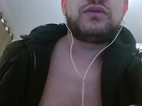 Snapshot of camiloking1720 chatting on 10/22/25, 10:42 camiloking1720 online show from 10/22/25, 10:42