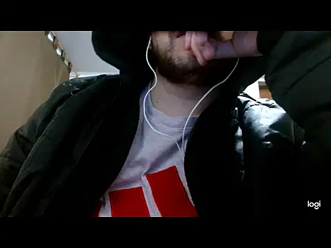 Snapshot of camiloking1720 chatting on 10/25/25, 12:29 camiloking1720 online show from 10/25/25, 12:29