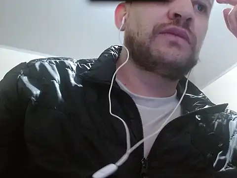 Snapshot of camiloking1720 chatting on 11/25/25, 08:09 camiloking1720 online show from 11/25/25, 08:09