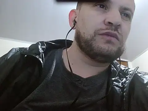 Snapshot of camiloking1720 chatting on 01/07/26, 02:08 camiloking1720 online show from 01/07/26, 02:08