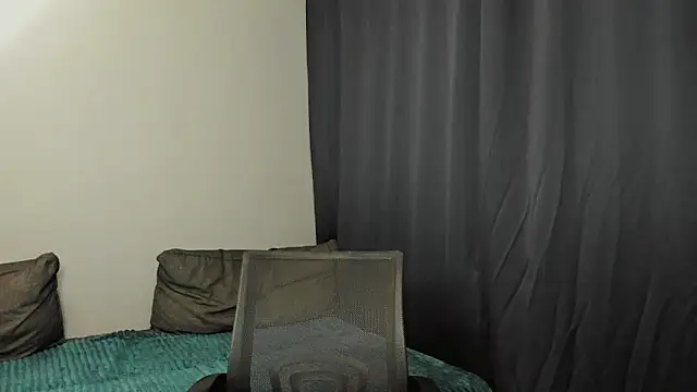 Snapshot of Pinku_kitsune chatting on 02/16/25, 09:48 Pinku kitsune online show from 02/16/25, 09:48