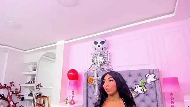 HaileeRoberts online show from 10/22/25, 12:38