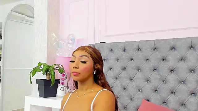 HaileeRoberts online show from 07/14/26, 12:44