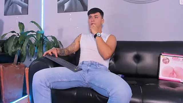 Cristopher strong online show from 02/27/25, 04:32