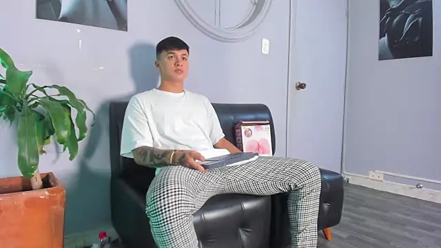 Cristopher strong online show from 03/15/25, 03:59