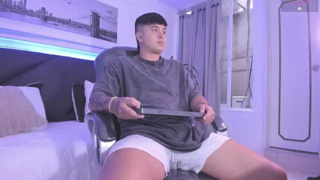 Cristopher strong online show from 12/20/25, 03:08