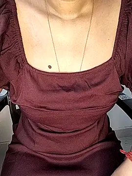 Snapshot of Ms_Neera chatting on 02/18/25, 11:00 Ms Neera online show from 02/18/25, 11:00