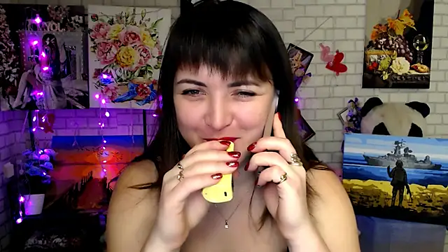 Darina M  online show from 12/05/25, 08:23