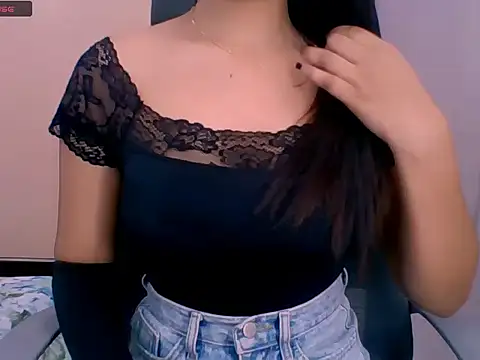 Snapshot of Nicole-wallace chatting on 10/07/25, 04:37 Nicole-wallace online show from 10/07/25, 04:37