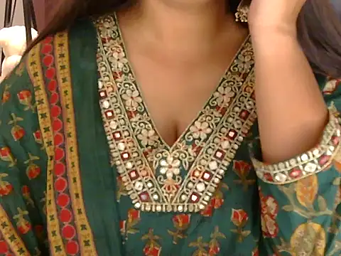 Snapshot of sanam_rose chatting on 10/21/25, 02:18 sanam rose online show from 10/21/25, 02:18