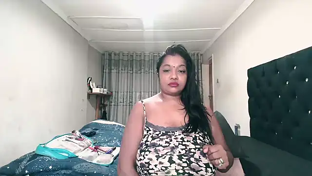 Snapshot of Indianmayaxoxo chatting on 06/17/26, 06:38 Indianmayaxoxo online show from 06/17/26, 06:38