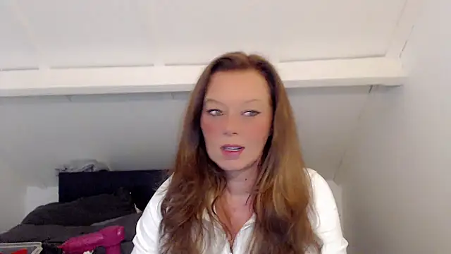 roxanna24 online show from 03/12/26, 07:20