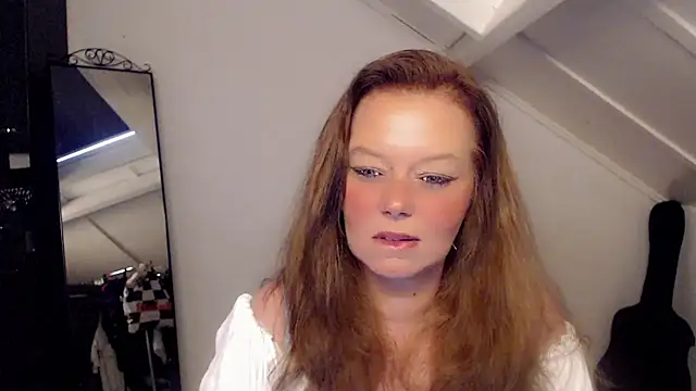 Snapshot of roxanna24 chatting on 03/15/26, 04:02 roxanna24 online show from 03/15/26, 04:02