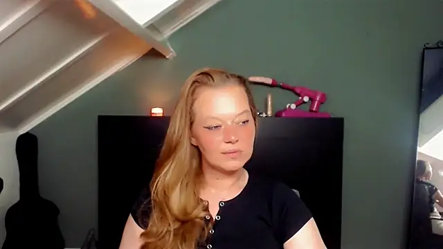 Snapshot of roxanna24 chatting on 04/26/26, 07:33 roxanna24 online show from 04/26/26, 07:33