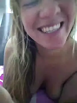 Snapshot of ELEKTRA_LUXURY chatting on 02/10/25, 01:35 ELEKTRA LUXURY online show from 02/10/25, 01:35