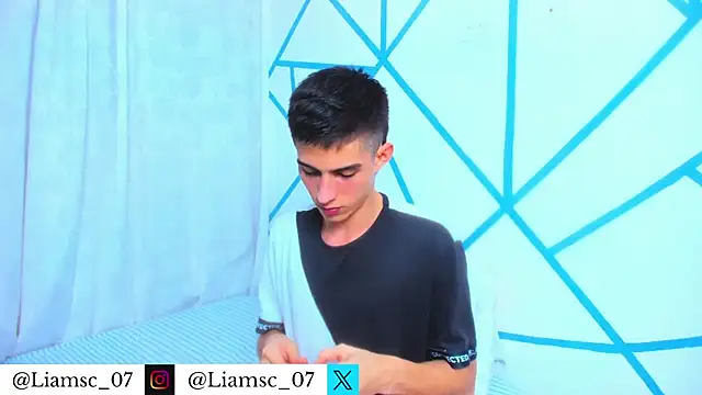 liam scott77 online show from 12/22/25, 11:24