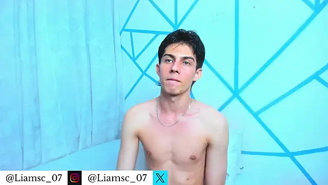 Snapshot of liam_scott77 chatting on 07/12/26, 02:13 liam scott77 online show from 07/12/26, 02:13